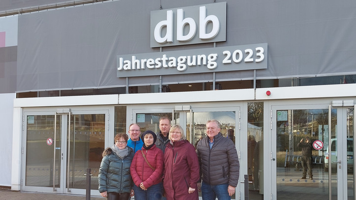 Die neue Bundesleitung vor dem Tagungsort in Köln