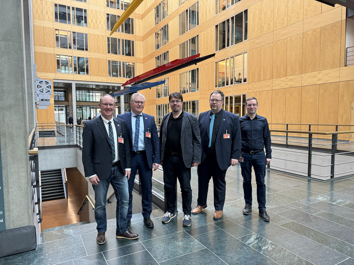 v.l.n.r.: Bundesvorsitzender Mario Blödtner, Stv. Bundesvorsitzender Achim Müller, MdB Helge Limburg, Stv. Bundesvorsitzender Ralf Behling, Bundesgeschäftsführer Björn Benkhoff